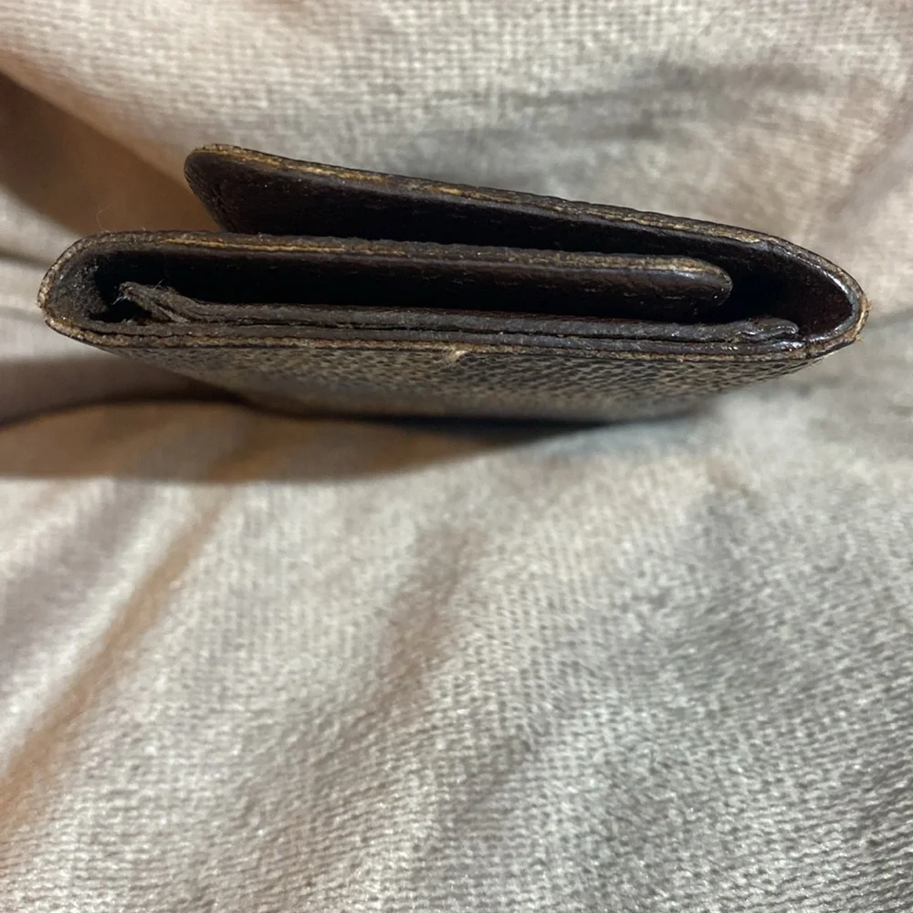 Louis Vuitton Damier Ebene key pouch